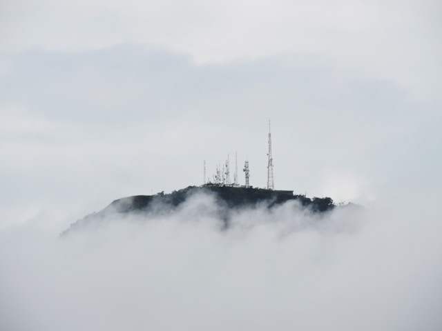 Cover Image for Email Broadcasting Guide: 12 Examples + Best Practices 2025