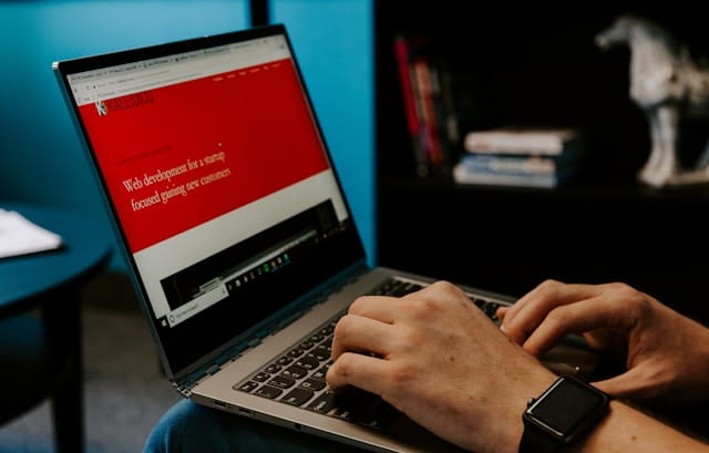 Cover Image for Transactional Email Reliability: Essential Guide for SLA Compliance